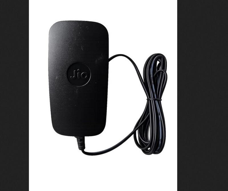 PMW 2 A Dual Port iPod Charger with Detachable Cable(Black)