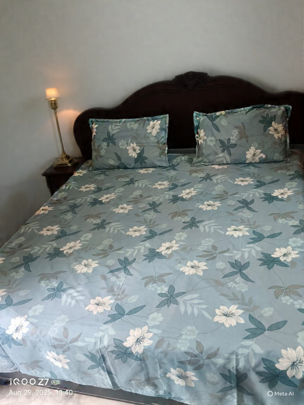 ZUVAA Cotton Blend Queen Flat 220 TC Floral 1 Bedsheet with 2 Pillow Covers(sky blue)