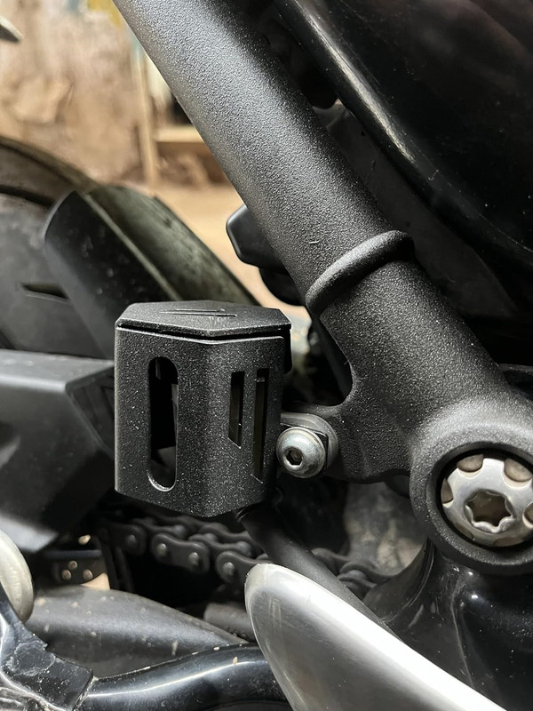SGTB Disc Brake Fluid Oil Reservoir Triumph Speed 400 Master Cylinder Guard Cover Bike Crash Guard(Triumph)