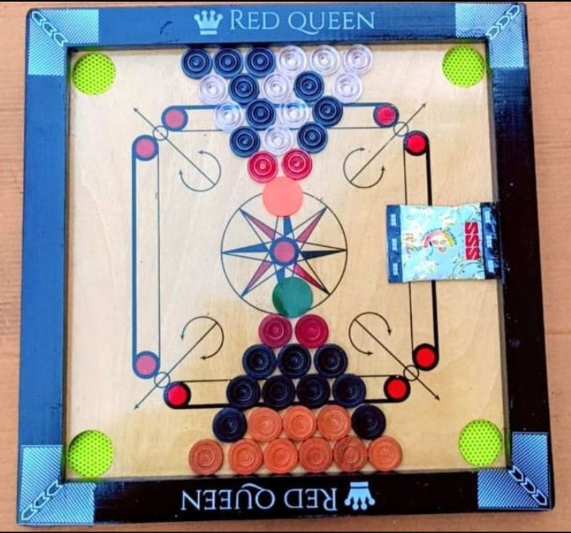 Red Queen Small mixed coins 4 cm Carrom Board(Multicolor)