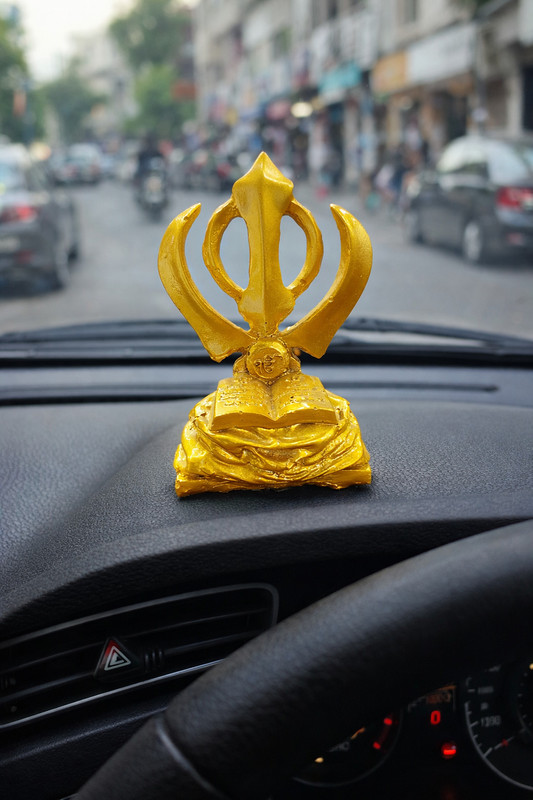 Sakshicar Sikh special Khalsa golden Car Dashboard Cover(MAHINDRA Scorpio)