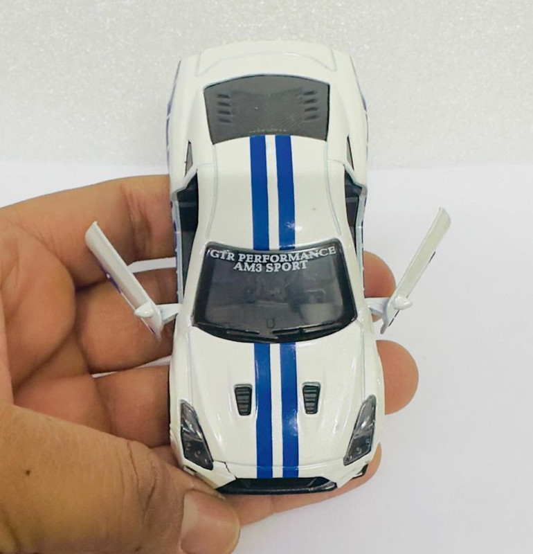 Auto MT White Mini Drifting Car Model with 360° Rotating Attractive Dashboard Car Flywheel