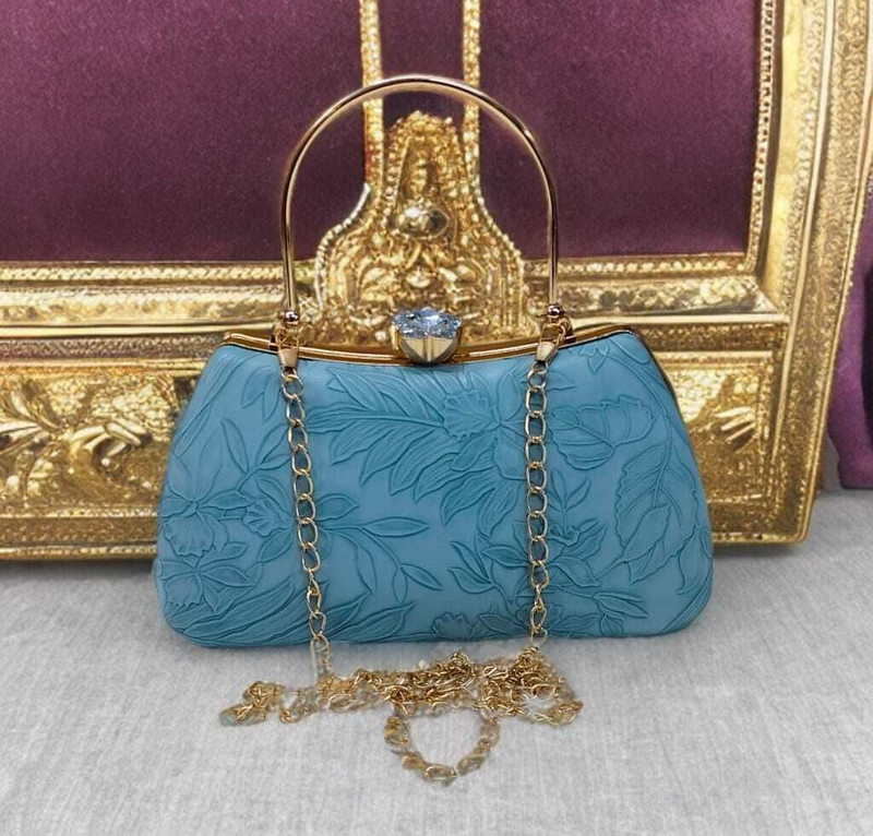 Alzius Party Purple Clutch