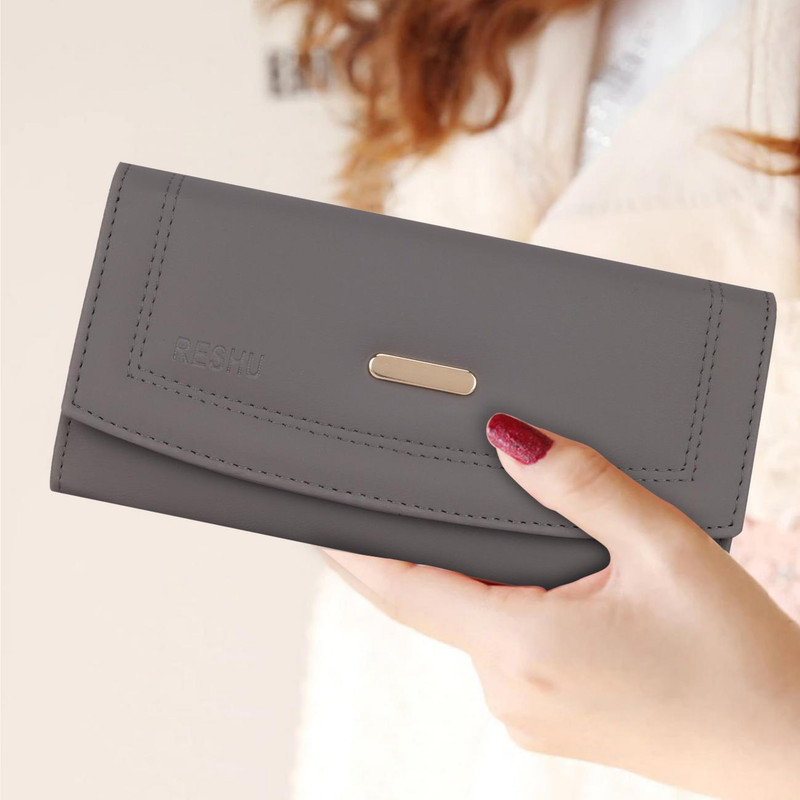 Reshu Casual, Formal Grey Clutch