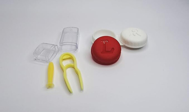 GOURI COSMETICS Anti Bacteria Multicolour Contact Lens Cases and Lens Applicators 1(Pack of: 4)