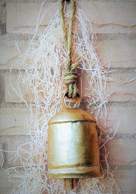 MiramayeeCrafts Handmade Vintage Rustic Tin Cow Bell with Jute Rope – Decorative Hanging Bell Mountable Cowbell(Iron)