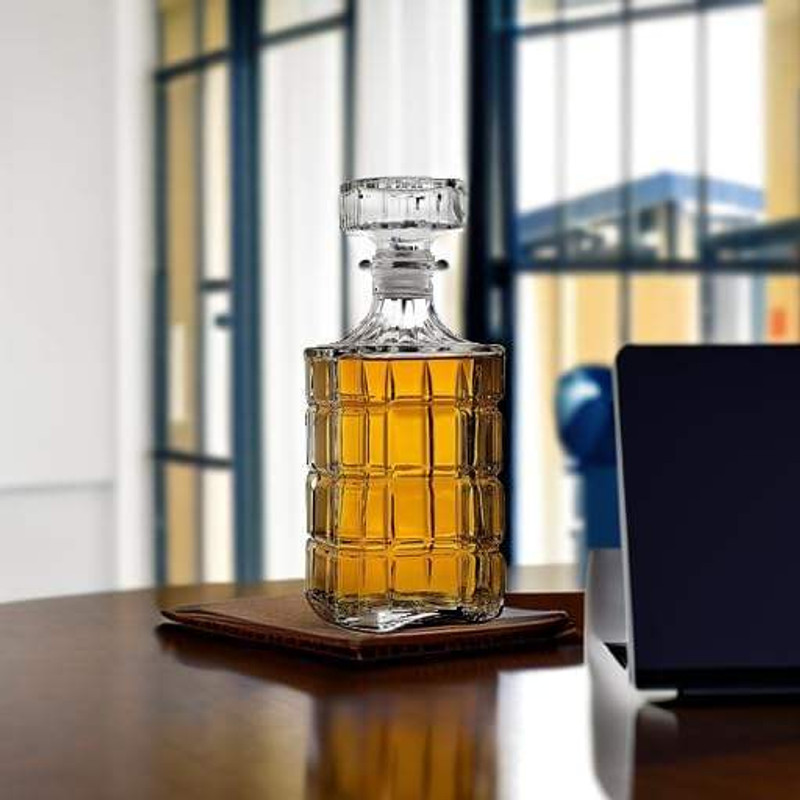 ZEKWON Premium Clear Glass Whisky Decanter with Stopper for Bar Home Party Use • Home bar, • Daily liquor serving, • Gifting purpose, • Special occasions Decanter(Glass, 750 oz)