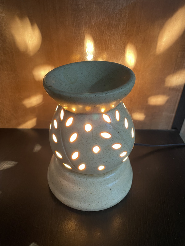 AND DECOR VAULT Ethinic Matki Shape Electric Aroma Diffuser Aroma Diffuser, Aroma, Air Fragrance, Home Decor, Decoration, Gifting, Fragrance Diffuser(White, Beige)