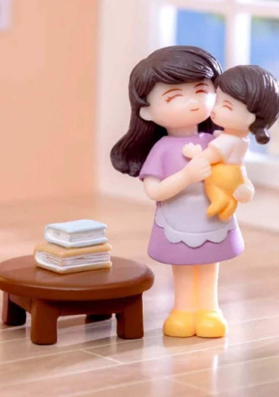 MINIATURES SHOP Miniature Mother and Daughter Hugging Figurines Dollhouse Accessories Playset(Multicolor)