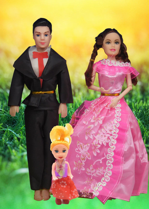 NV COLLECTION Family Doll Set Includes Mom. Dad, Daughter Dolls.(Multicolor)
