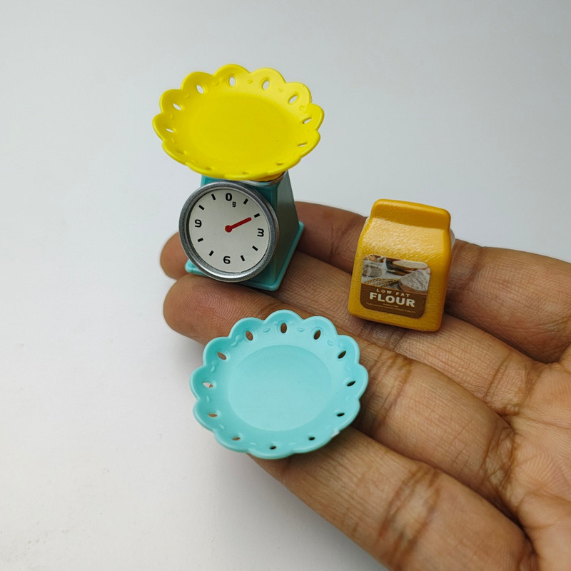 MINIATURES SHOP Miniature Baking Scale Set Dollhouse Kitchen Accessories Weighing Toy Playset(Multicolor)