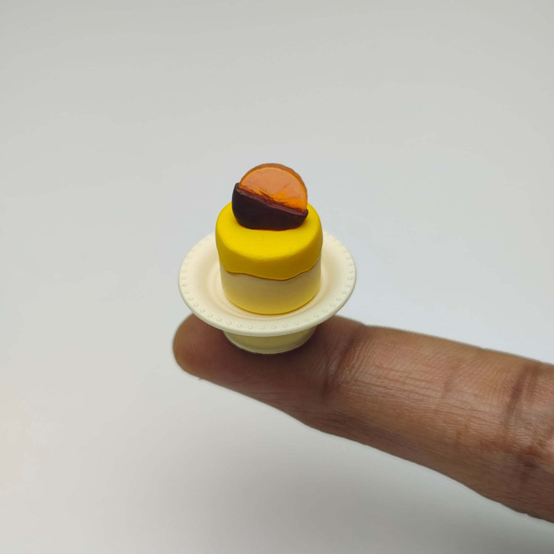 MINIATURES SHOP Miniature Mousse Cake Topped with Fruit Dollhouse Accessories Playset(Multicolor)