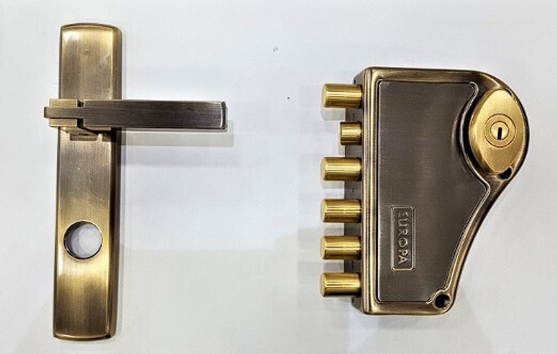 Europa Brass Metallic Deadbolts(Multicolor)