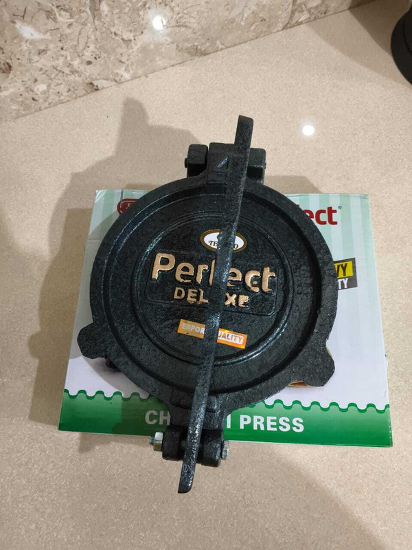 AARAV Cold Cast Iron And Steel Plate Chapati Press Manual Dough Press(ROTI OR CHAPATI & PURI PRESS MANUAL HAEVY DUTY 3 KG (CAST IRON))
