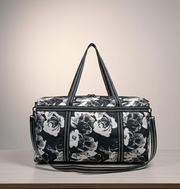 AshaEnterprises black-ptta bag-F Duffel With Wheels (Strolley)