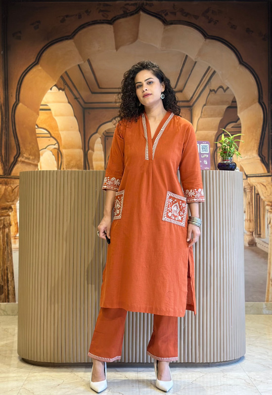 AADHYATREND Women Kurta Pant Set