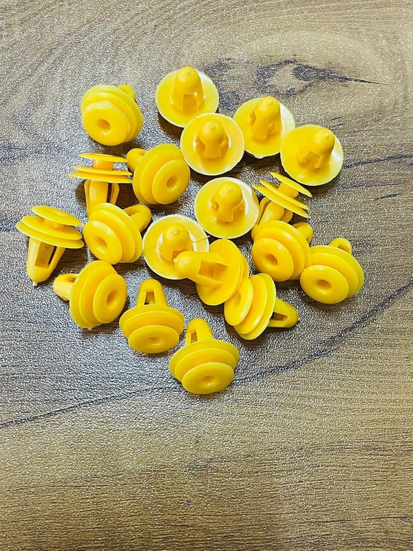 ZUPEYA Yellow Plastic Panel Retainer Clips,Automotive Door Trim Fasteners,Push-Type Fastener(Interior & Exterior (Door Panel,Dashboard,Bumper,Fender))