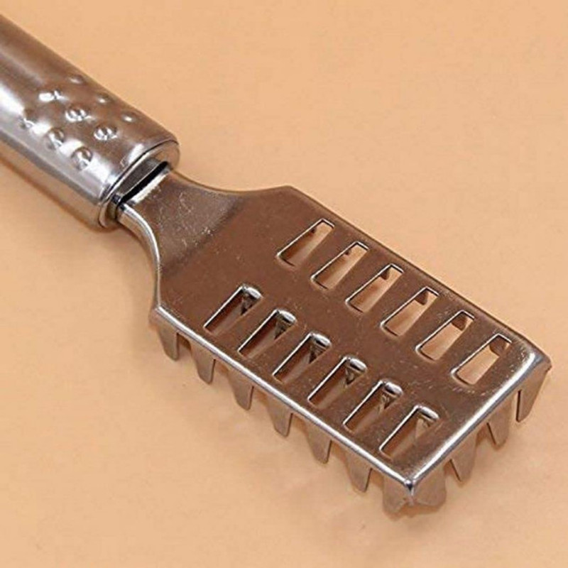 AshmakamMart Fish Scale Cleaner – Serrated Blade Removes Scales in One Stroke Fish Scaler(Pack of 1)