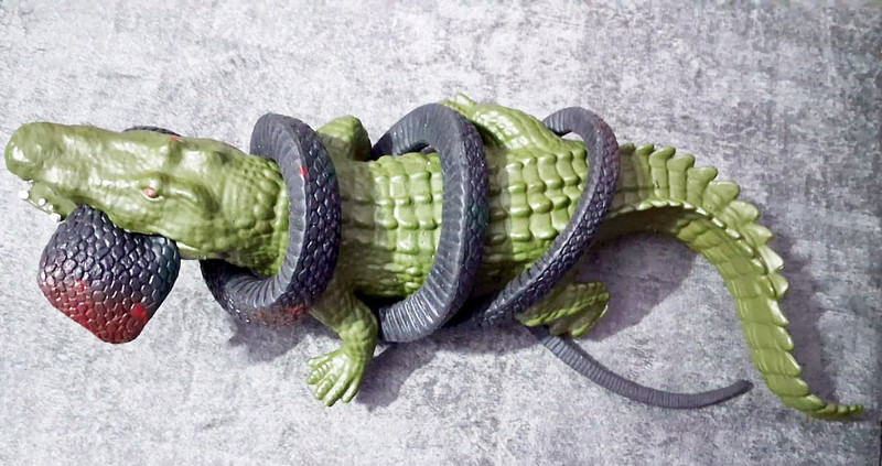 Tik C WAC-2IN1-CROC-SNK-01 Toy Rubber crocodile-Snake / Prank Toy Gag Toy(Green, Yellow, Black, Red)