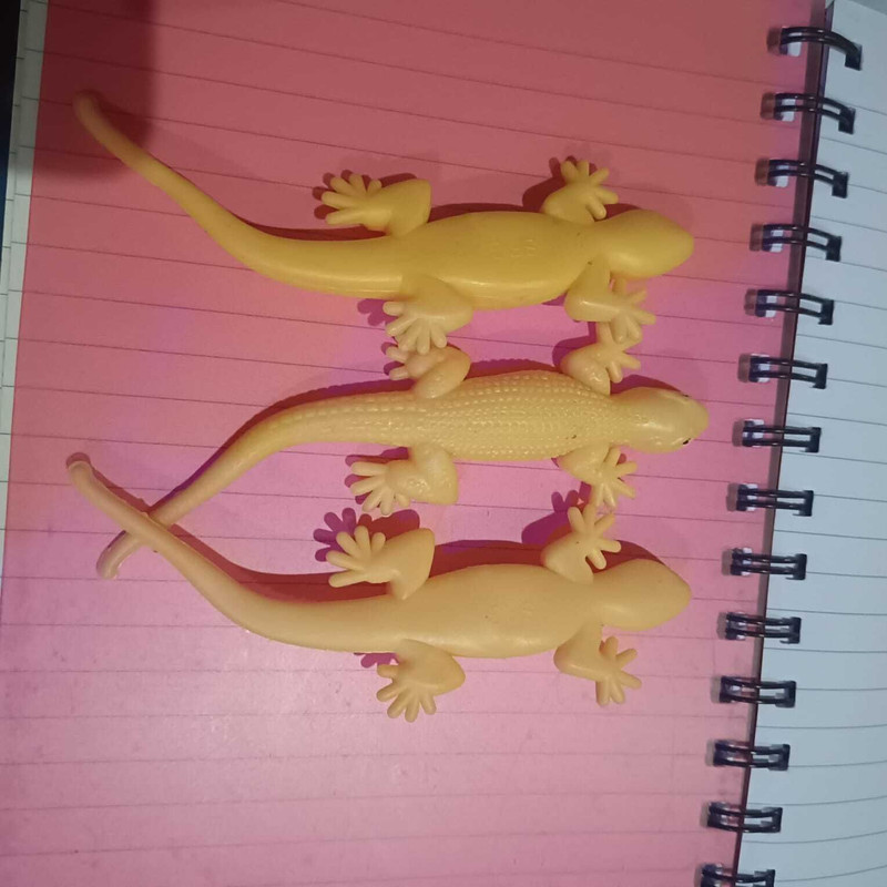 BBS DEAL New Lizard yellow color pack of 3 pc Insects Toy For Make Fool and fun gag toy Gag Toy