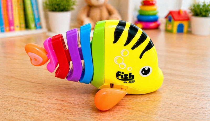 YownBharat Manual Wind-Up Fish Toy for Kids Manual Fish Toy with Moving Fins Gag Toy(Multicolor)