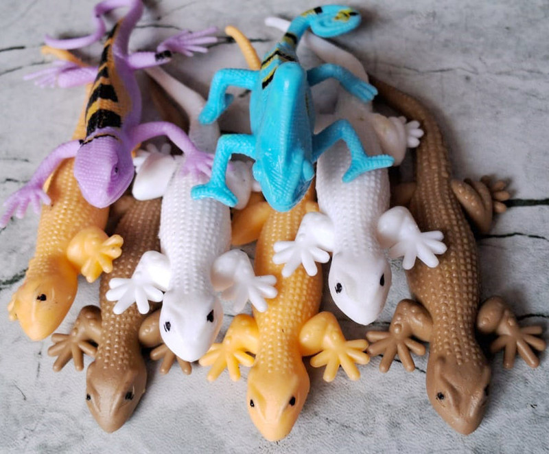 Tik C PTC-8IN1-PL6CC1CL1 Rubber Animal Toy / Prank Toy Gag Toy(Black, Brown, Blue, White, Yellow)