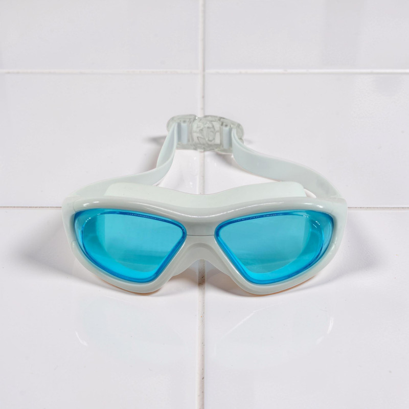 HAPPY CHAPPIE Unisex Anti-Fog Swim Goggles UV Protection Wide Vision Leakproof Mask Swimming Goggles(White)