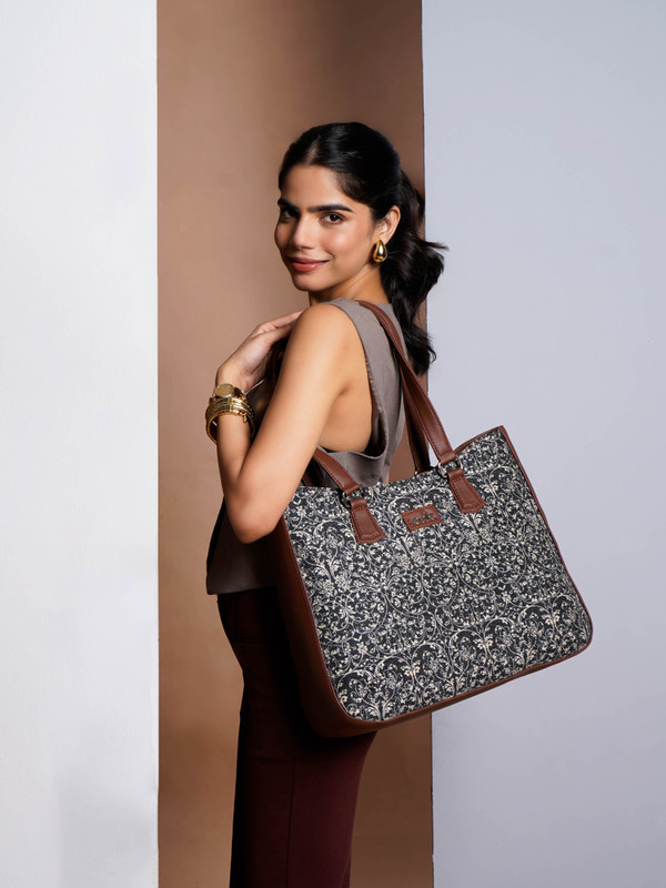 ZOUK Women Black, White Tote