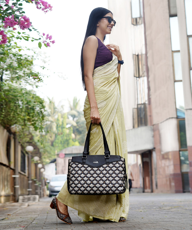 KILLFE Women White, Black Shoulder Bag