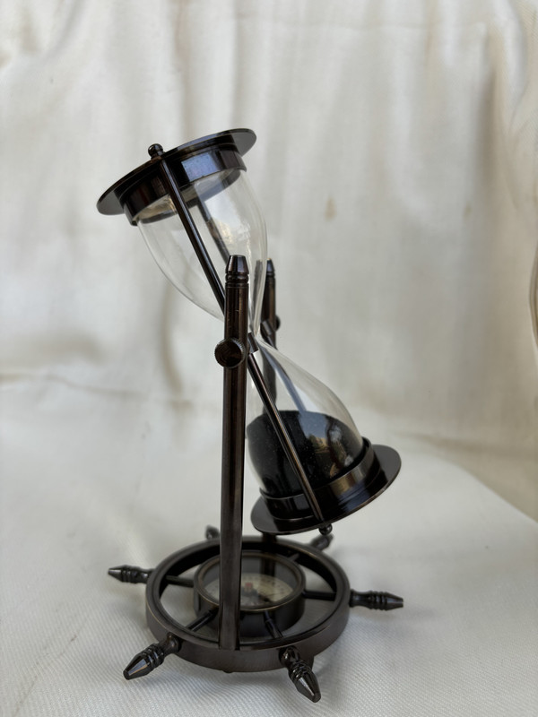 AKKI Sand Timer Hourglass with Base Wheel Compass, 5 Minutes, Gift, Home Decor Analog Kitchen Timer