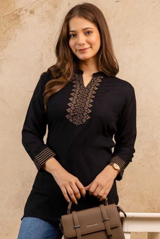 TIRU Women Dyed/Ombre, Striped Straight Kurta(Black)