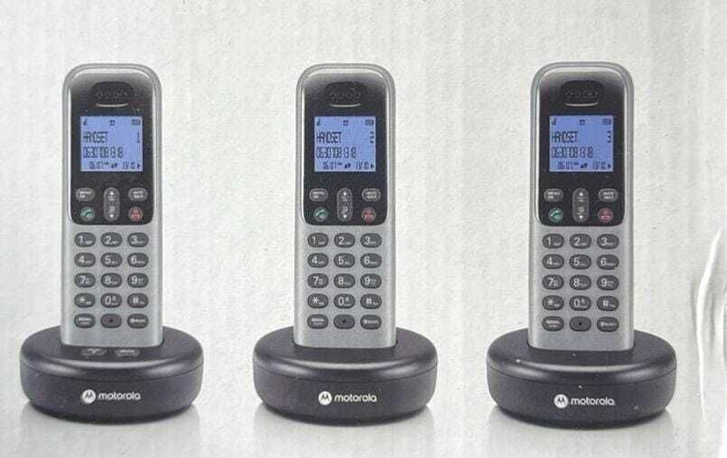MOTOROLA CD4013 Digital Cordless Phone with Answering Machine with 3 Handsets Cordless Landline Phone with Answering Machine(Silver)
