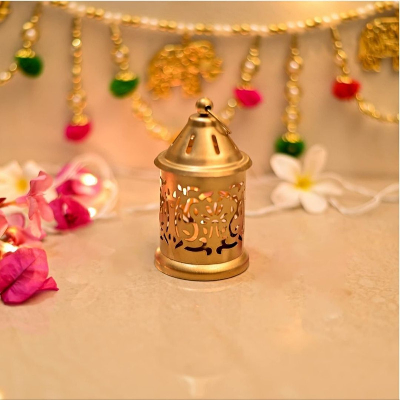 HOMEDYNASTY Mini Lantern Tea Light Holder Gold Metal Table Lantern(10 cm X 14 cm, Pack of 1)