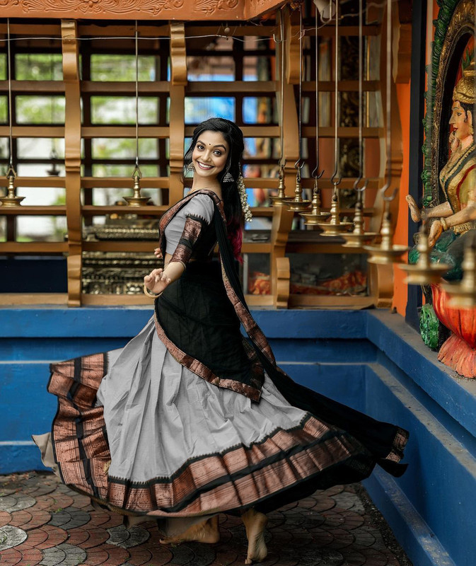 PAVITRAA SAREES Solid Semi Stitched Lehenga Choli(White)