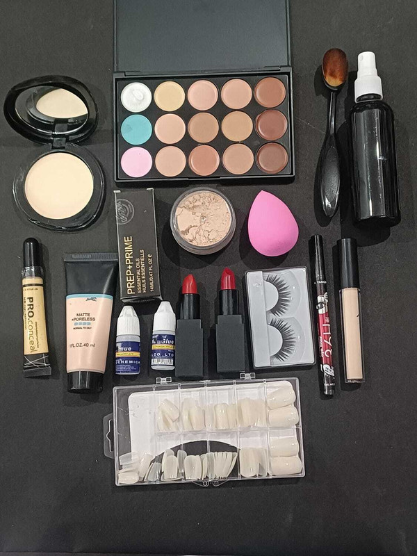 toroka Face, Eye And Nail Makeup Combo