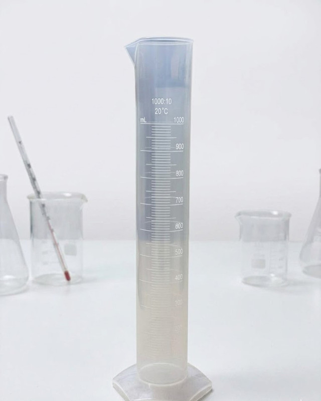 MSSI 1000ml Plastic Measuring Cylinder with Spout & Graduations Measuring Cup(1000 ml)