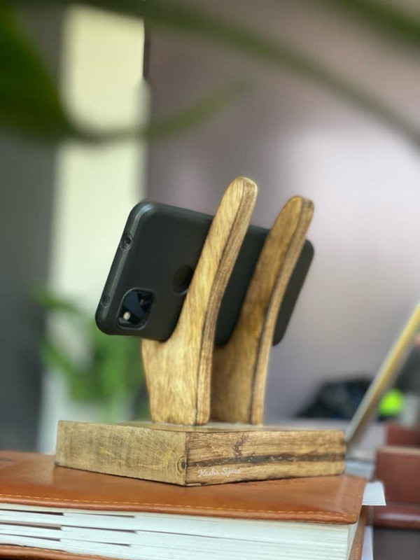 Kesha Spree Export Quality Mango Wood Horns Shape Mobile Stand Mobile Holder