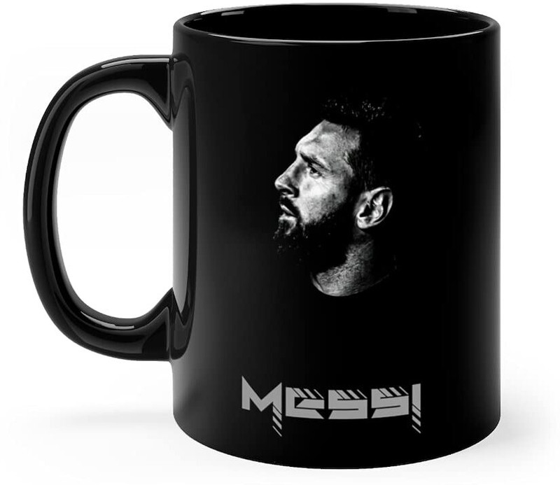 craft maniacs LIONEL MESSI STANDING 330 ML BLACK MUG FOR FOOTBALL LOVERS Ceramic Coffee Mug(330 ml)