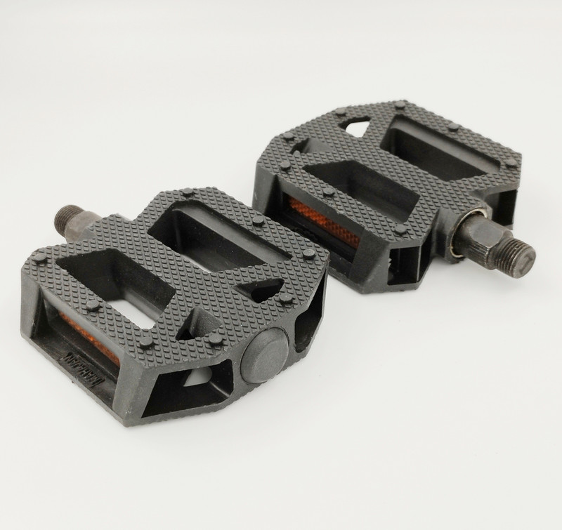 Urabn Star Bicycle Pedal (1Pair)Shock Absorbing Suitable for 24T Size Cycle With Reflectors Pedal(Black)
