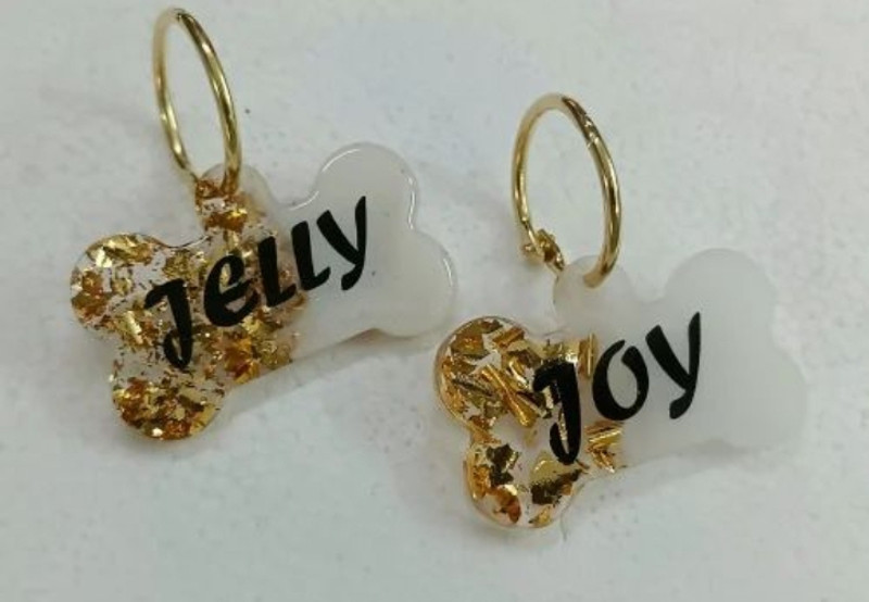 Shreegarika creation Alphabet Engraved Cat Collar Charm(TRANSPARENT, GOLDEN FLAKES, White, Bone)