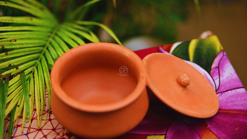 DAKSH PRAJAPATI ENTERPRISES Clay Dahi Handi | Clay Handi | MItti Handi | Curd Pot Handi 0.5 L with Lid(Earthenware, Non-stick, Induction Bottom)