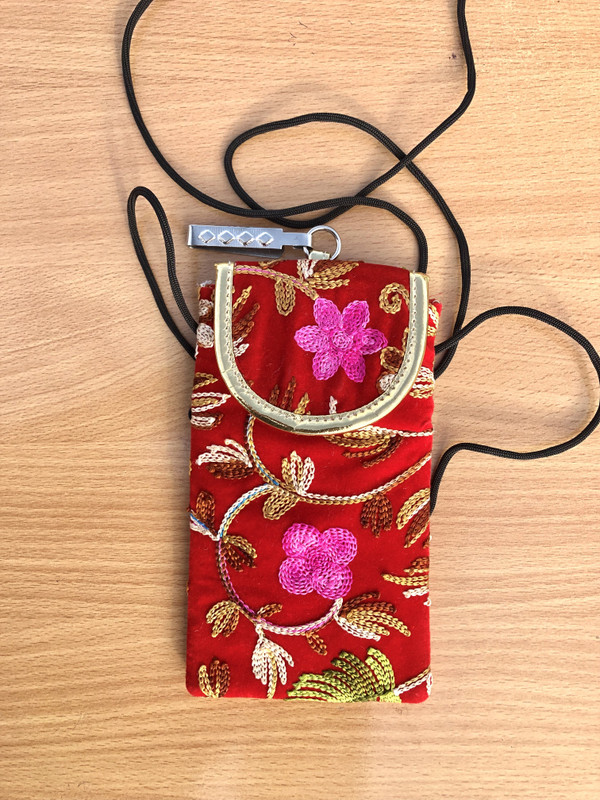 Art n jewels Premium Mobile Pouch for Women /Girls Mobile Pouch