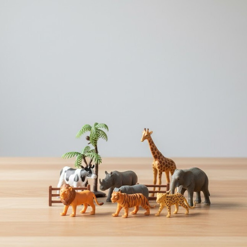 GKNEX Ultimate Safari Animal Learning Set – 12 Wildlife Figures & Trees