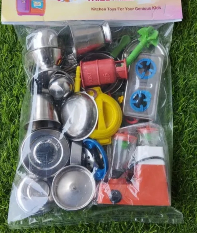 Sanvi metal Plastic and pepar dishes with silver paper plated l y material very smuth good