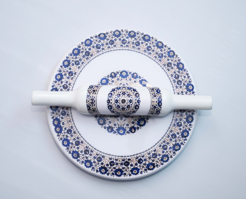 HRMETAL Roti Maker with Wooden Belan, Enamel Printed Blue Floral Design, for Kitchen Use Rolling Pin & Board(Blue, Pack of 1)