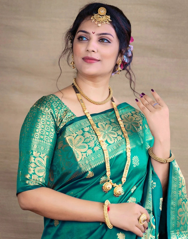 AVANTIKA FASHION Woven Kanjivaram Pure Silk, Art Silk Saree(Light Green)