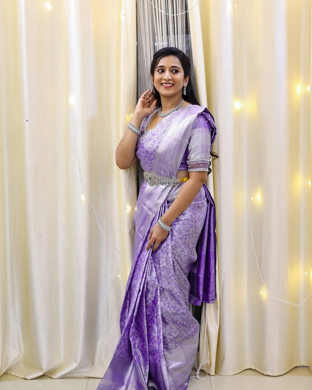 AVANTIKA FASHION Woven Kanjivaram Pure Silk, Art Silk Saree(Purple)