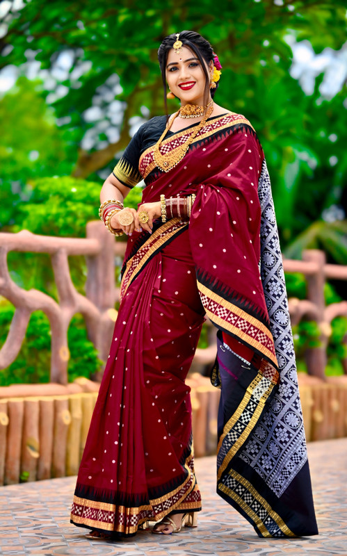 Sijileen Temple Border, Woven, Color Block Sambalpuri Silk Blend Saree(Maroon)
