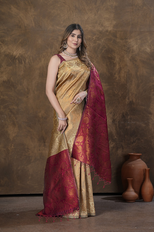 HARIOM FASHION Woven Banarasi Silk Blend Saree(Multicolor)