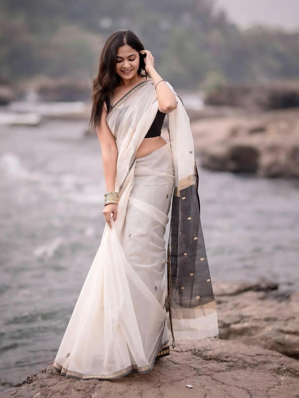 brother fashion Floral Print Bollywood Cotton Linen Saree(Black, White)